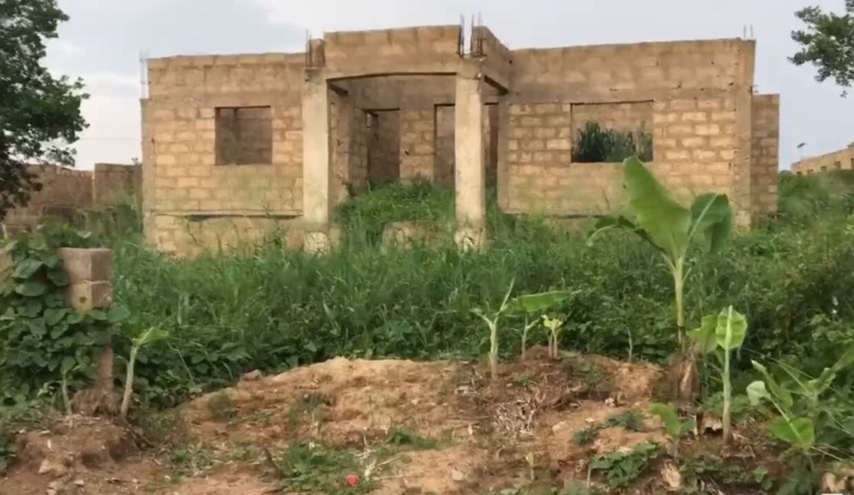Exclusive 4 Bedroom Bungalow (Lintel Level) - Prime Location